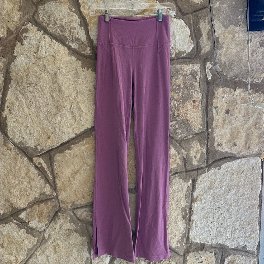 Lululemon Groove High-Rise Split-Hem Flared Pant *Nulu
Velvet Dust size 4 - Picture 6 of 7